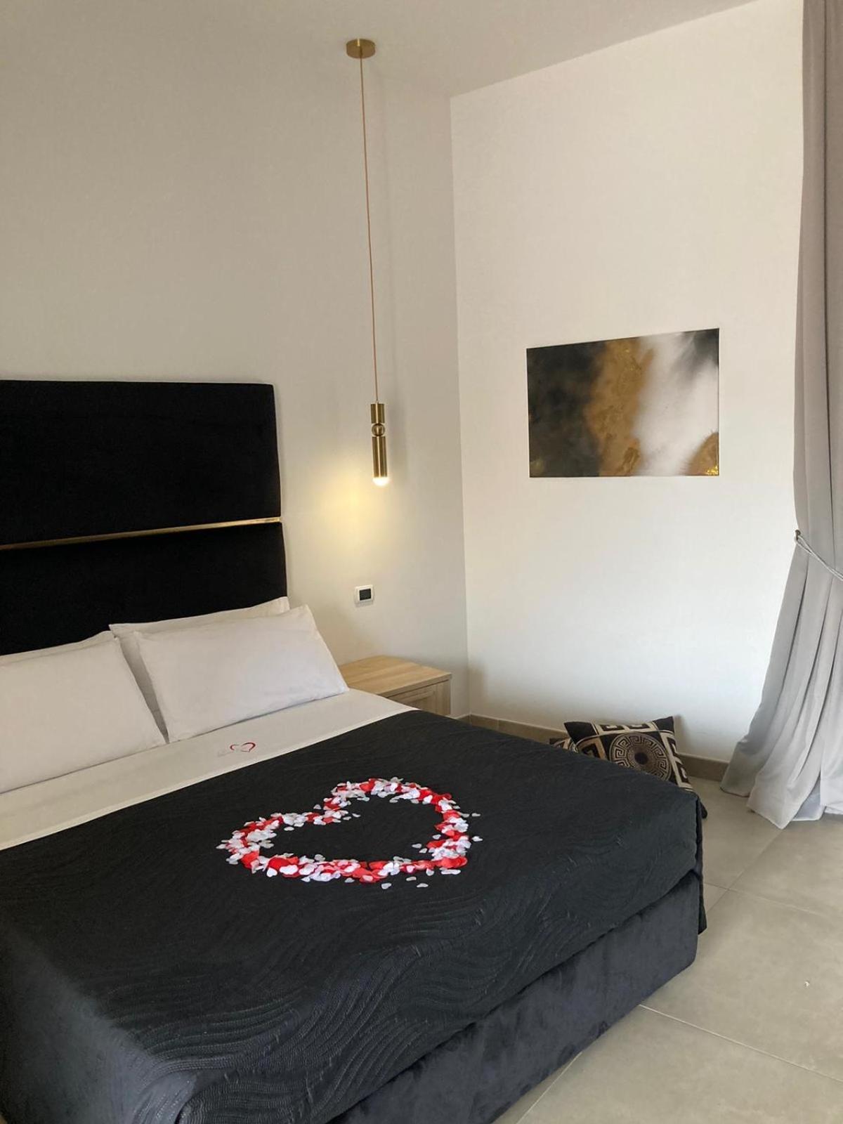 Love Inn Помпеи Экстерьер фото